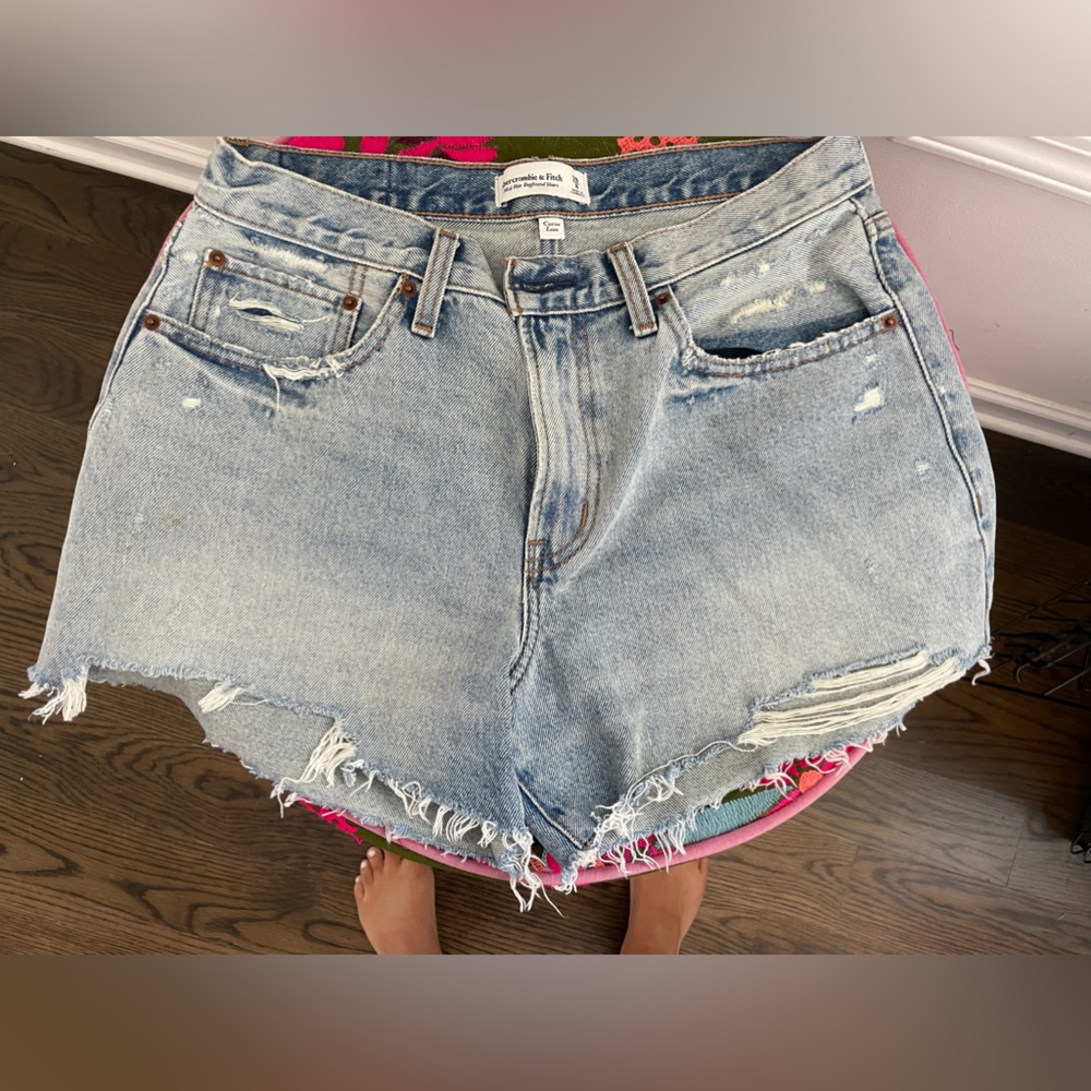 Abercrombie Curve Love size 29 women’s shorts small stain on right leg as shown